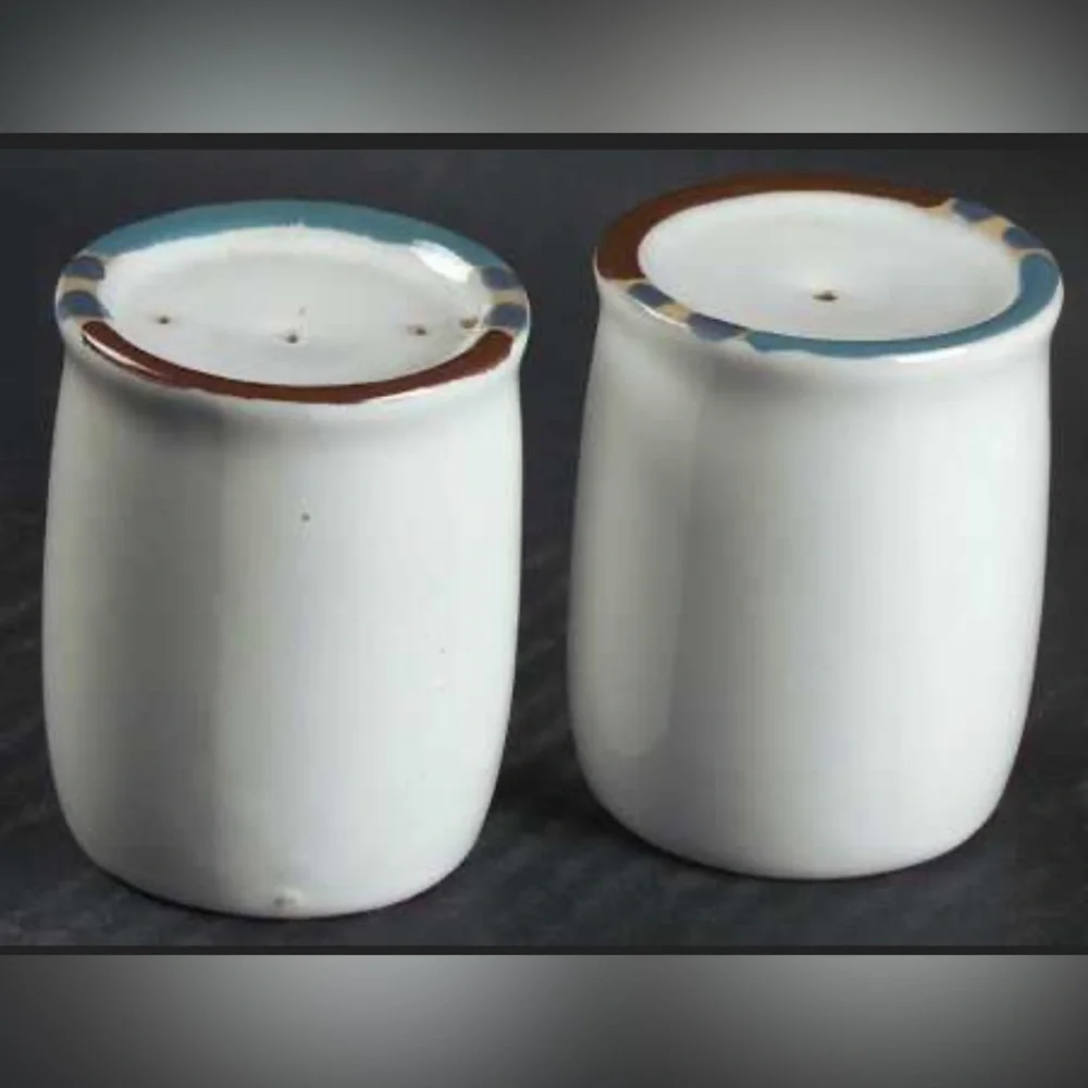 Dansk Mesa White Sand Salt & Pepper excellent Condition. No chips or cracks. - Picture 1 of 1